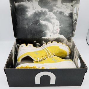 Womens 8.5 On Cloud Waterproof Mustard and Pearl With Box Never Been Worn!